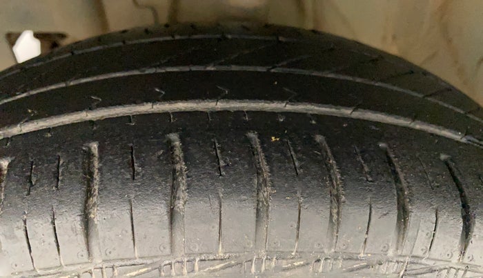 2014 Datsun Go T, Petrol, Manual, 68,735 km, Left Front Tyre Tread