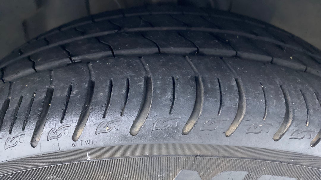Right Front Tyre Tread