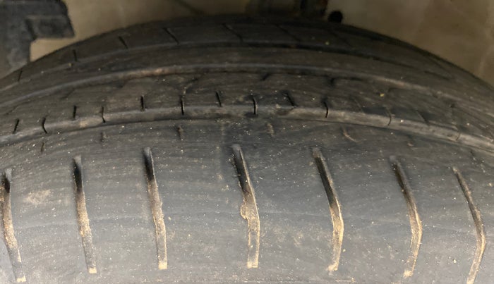 2016 Maruti Ertiga ZDI PLUS SHVS, Diesel, Manual, 78,722 km, Left Front Tyre Tread