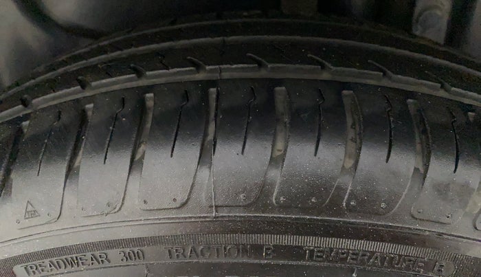 2012 Maruti Swift Dzire VDI BS IV, Diesel, Manual, 1,06,644 km, Left Rear Tyre Tread