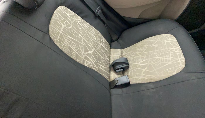 2015 Hyundai Grand i10 ASTA AT 1.2 KAPPA VTVT, Petrol, Automatic, 67,864 km, Second-row left seat - Cover slightly stained