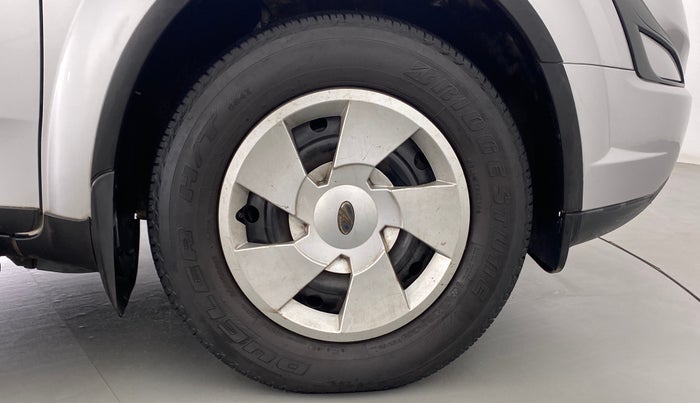 2017 Mahindra XUV500 W6 4X2, Diesel, Manual, 77,268 km, Right Front Wheel