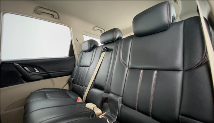 2017 Mahindra XUV500 W6 4X2, Diesel, Manual, 77,268 km, Right Side Rear Door Cabin