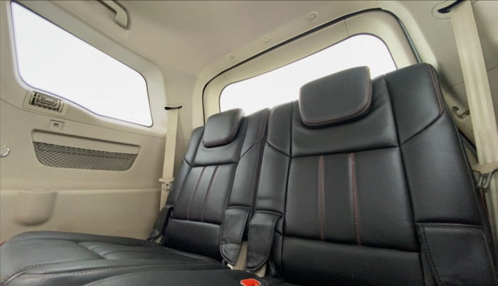 2017 Mahindra XUV500 W6 4X2, Diesel, Manual, 77,268 km, Third Seat Row ( optional )