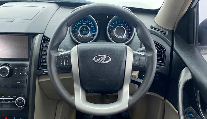 2017 Mahindra XUV500 W6 4X2, Diesel, Manual, 77,268 km, Steering Wheel Close Up