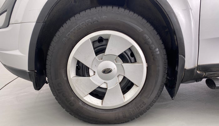 2017 Mahindra XUV500 W6 4X2, Diesel, Manual, 77,268 km, Left Front Wheel