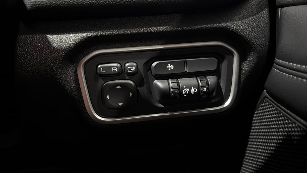 2023 GWM Ute Cannon Vanta (4x4), Automatic, 42583 km, Utility Switches/Buttons