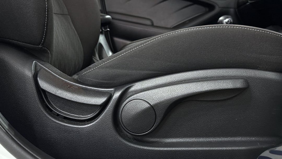 2015 Kia Cerato S, Automatic, 39578 km, Drivers Side Adjustment Panel