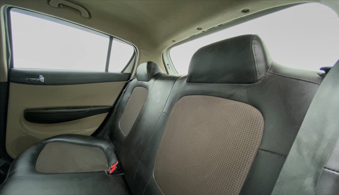 2012 Hyundai i20 MAGNA O 1.2, Petrol, Manual, 86,688 km, Right Side Rear Door Cabin