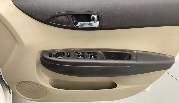 2012 Hyundai i20 MAGNA O 1.2, Petrol, Manual, 86,688 km, Driver Side Door Panels Control