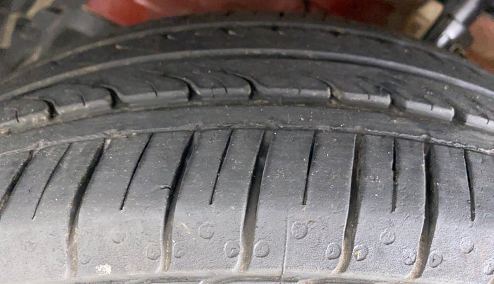 2018 Maruti Ciaz DELTA 1.5 SHVS VVT MT, Petrol, Manual, 29,458 km, Left Front Tyre Tread