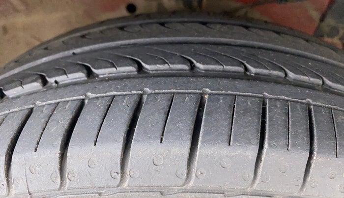 2018 Maruti Ciaz DELTA 1.5 SHVS VVT MT, Petrol, Manual, 29,458 km, Right Front Tyre Tread