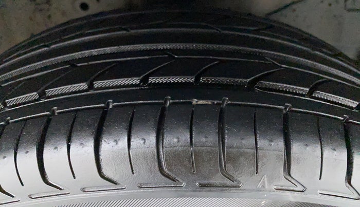 2014 Honda Amaze 1.2 SMT I VTEC, Petrol, Manual, 31,167 km, Right Front Tyre Tread