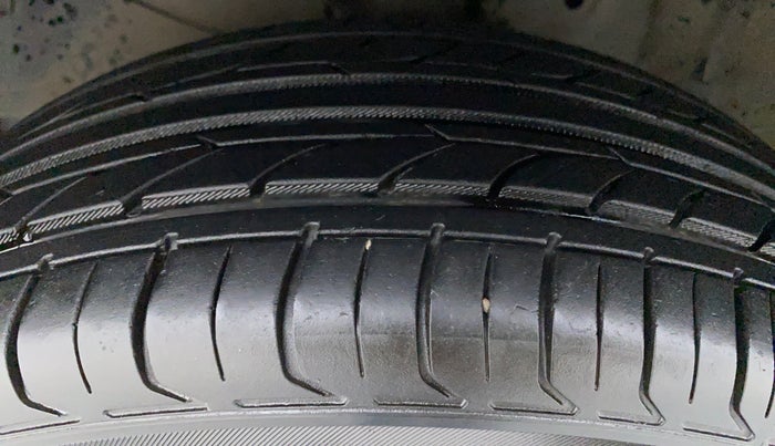 2014 Honda Amaze 1.2 SMT I VTEC, Petrol, Manual, 31,167 km, Left Front Tyre Tread