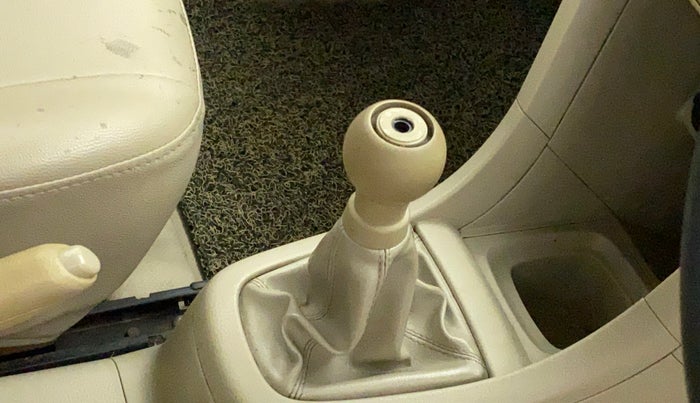 2012 Maruti Swift Dzire LXI, Petrol, Manual, 66,700 km, Gear lever - Knob has minor damage