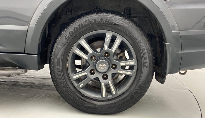 2019 Tata Hexa Varicor 400 XT, Diesel, Manual, 46,672 km, Left Rear Wheel