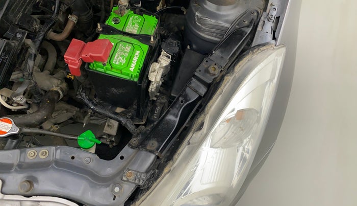 2016 Maruti Swift VXI, Petrol, Manual, 18,055 km, Left headlight - Clamp has minor damage