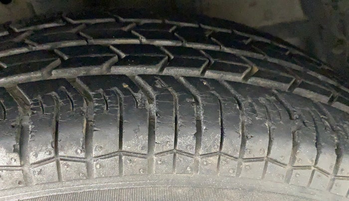 2016 Maruti Swift VXI, Petrol, Manual, 18,055 km, Right Front Tyre Tread