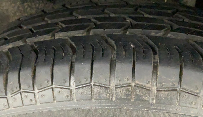 2016 Maruti Swift VXI, Petrol, Manual, 18,055 km, Left Rear Tyre Tread
