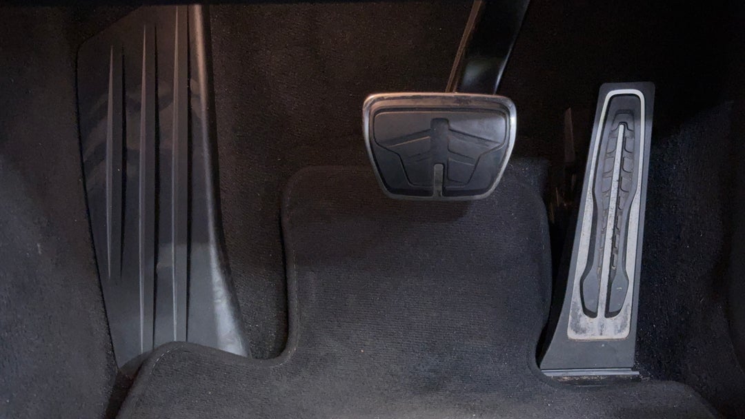 2022 BMW 3 30i M Sport, Automatic, 71167 km, Pedals and Footmat