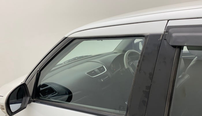 2013 Maruti Swift VDI, Diesel, Manual, 1,20,157 km, Front passenger door - Door visor damaged