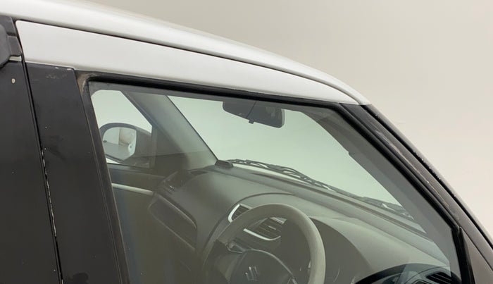 2013 Maruti Swift VDI, Diesel, Manual, 1,20,157 km, Driver-side door - Door visor damaged