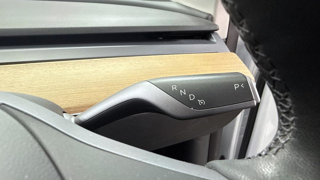 2022 Tesla Model Y Rear-wheel Drive, Automatic, 35135 km, Gear Lever 