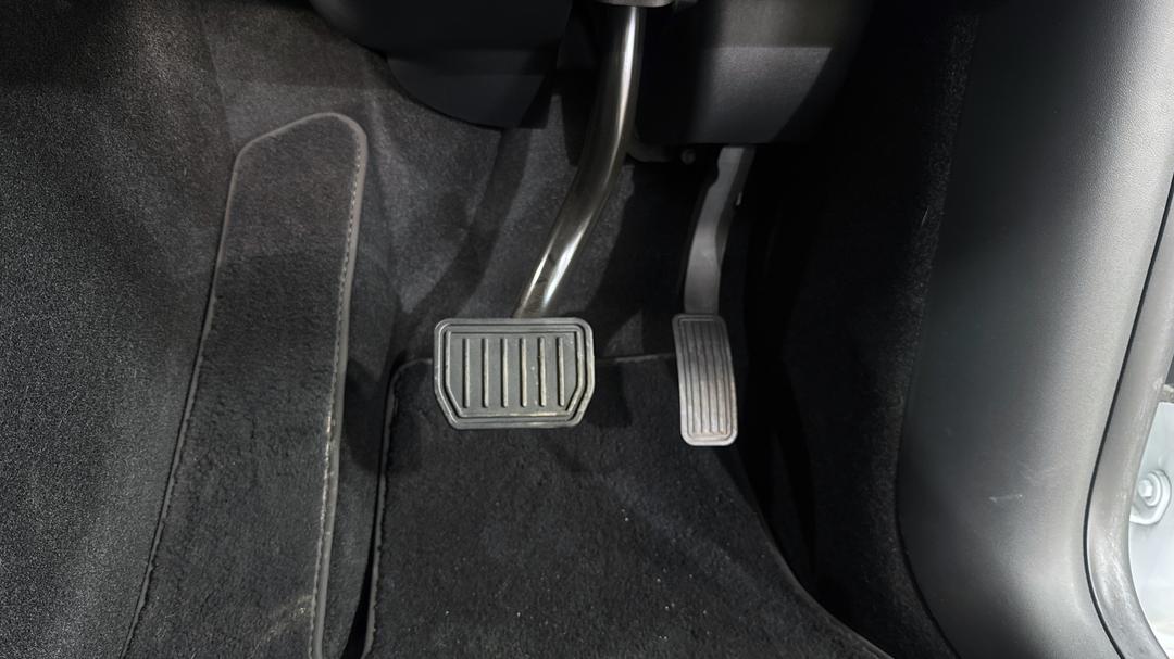 2022 Tesla Model Y Rear-wheel Drive, Automatic, 35135 km, Pedals and Footmat