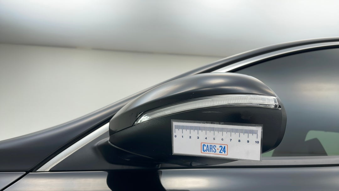 Side Mirrors Housing LHS Scratch