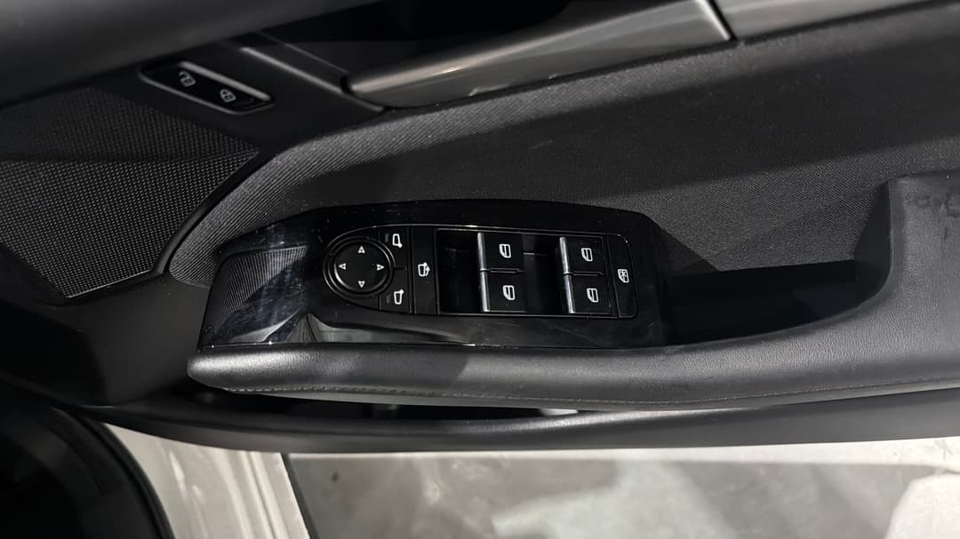 2024 Mazda Mazda3 G20 Pure, Automatic, 17396 km, Drivers Side Door Panel Controls