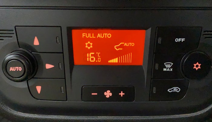 2014 Fiat Linea DYNAMIC 1.3 L ADVANCED MULTIJET, Diesel, Manual, 1,54,683 km, Automatic Climate Control