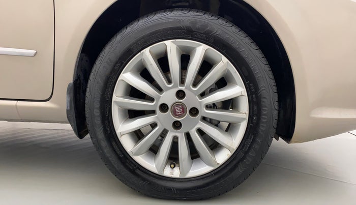 2014 Fiat Linea DYNAMIC 1.3 L ADVANCED MULTIJET, Diesel, Manual, 1,54,683 km, Right Front Tyre