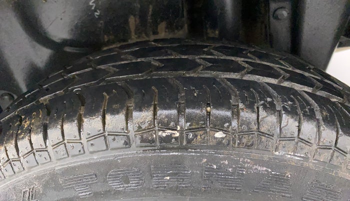 2014 Maruti Swift Dzire VXI, Petrol, Manual, 32,243 km, Left Rear Tyre Tread