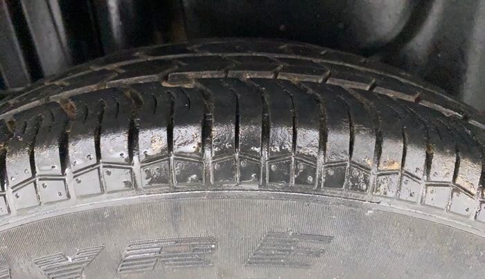 2014 Maruti Swift Dzire VXI, Petrol, Manual, 32,243 km, Right Rear Tyre Tread