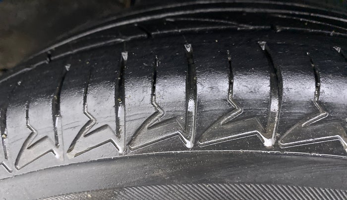 2014 Hyundai i20 MAGNA (O) 1.2, Petrol, Manual, 1,19,759 km, Left Rear Tyre Tread