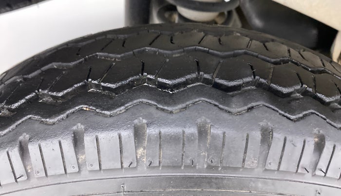 2019 Maruti Eeco 7 STR, Petrol, Manual, 3,307 km, Right Rear Tyre Tread