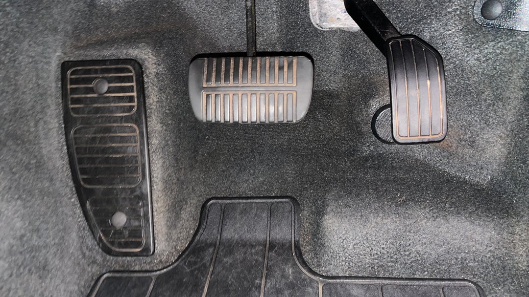 2024 Subaru Forester 2.5i (AWD), Automatic, 39826 km, Pedals and Footmat