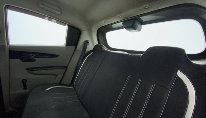 2016 Mahindra Kuv100 K2 PLUS 6 STR, CNG, Manual, 39,072 km, Right Side Rear Door Cabin