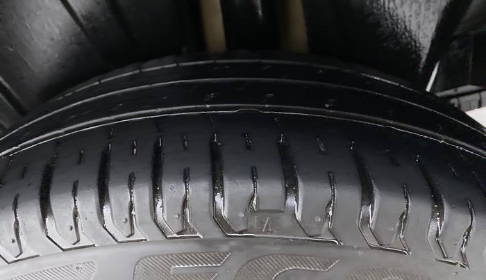 2019 Maruti XL6 ALPHA SHVS  MT, Petrol, Manual, 19,573 km, Left Rear Tyre Tread