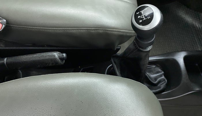 2014 Maruti Wagon R 1.0 LXI, Petrol, Manual, 59,169 km, Gear lever - Boot cover slightly torn