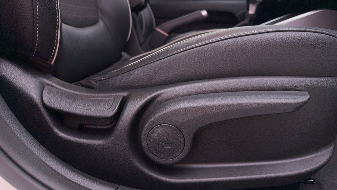 2023 Kia Rio Gt-line, Automatic, 30713 km, Drivers Side Adjustment Panel