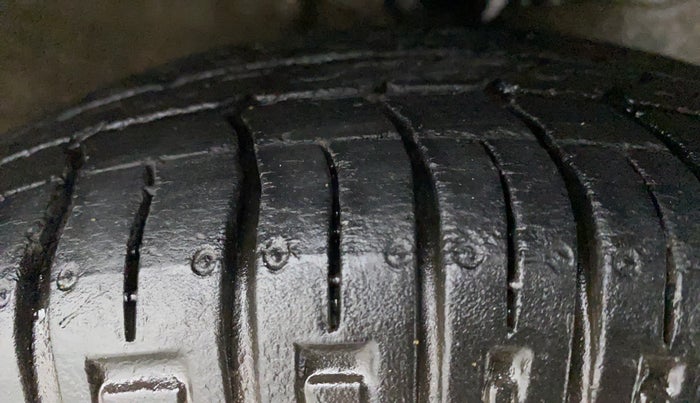 2016 Maruti Alto 800 LXI, Petrol, Manual, 38,409 km, Right Front Tyre Tread