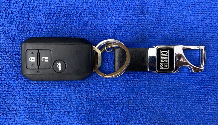 2022 Maruti Dzire ZXI CNG, CNG, Manual, 24,022 km, Key Close Up