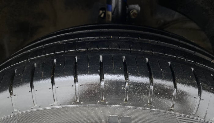 2022 Maruti Dzire ZXI CNG, CNG, Manual, 24,022 km, Right Front Tyre Tread