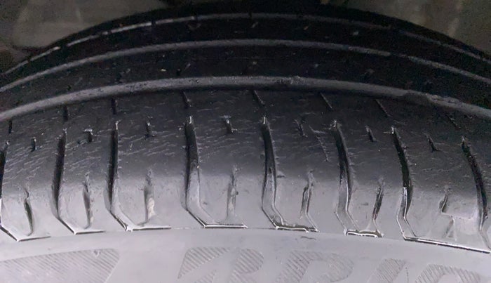 2018 Maruti Dzire VXI, Petrol, Manual, 45,732 km, Left Front Tyre Tread