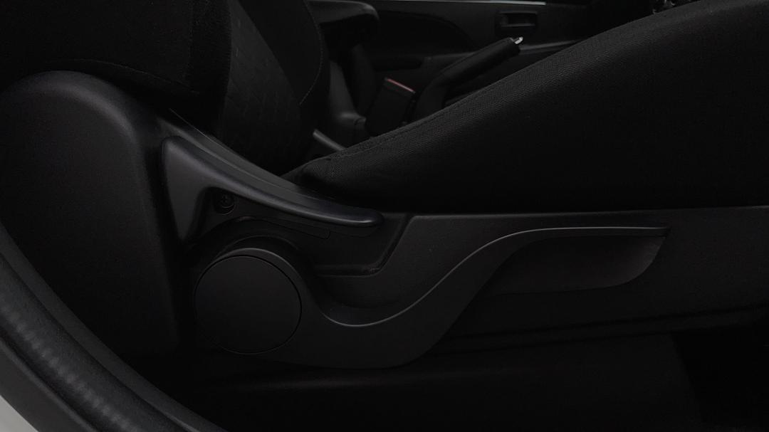 2020 Mitsubishi ASX Es (2wd), Automatic, 44629 km, Drivers Side Adjustment Panel