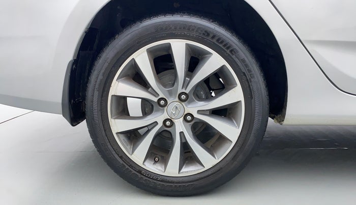 2017 Hyundai Verna FLUIDIC 1.6 SX VTVT, Petrol, Manual, 43,152 km, Right Rear Wheel