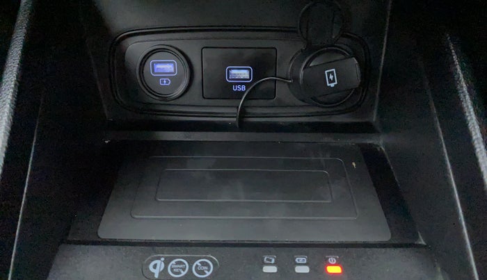 2019 Hyundai VENUE 1.0 TURBO GDI SX+ AT, Petrol, Automatic, 5,321 km, Wireless Charger