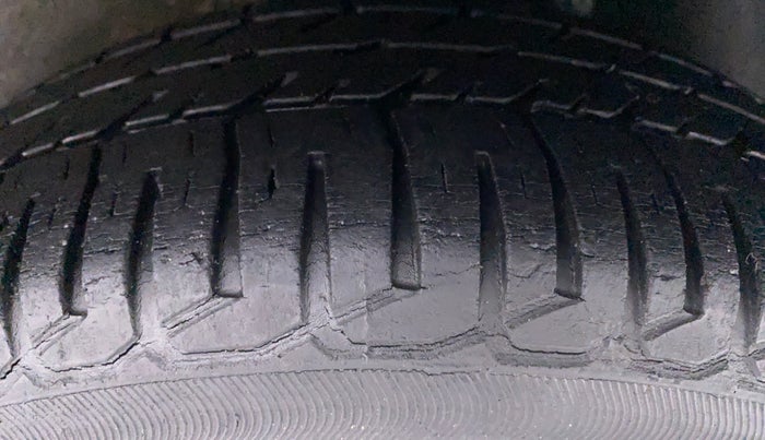 2011 Ford Figo 1.2 ZXI DURATEC, Petrol, Manual, 46,867 km, Left Rear Tyre Tread