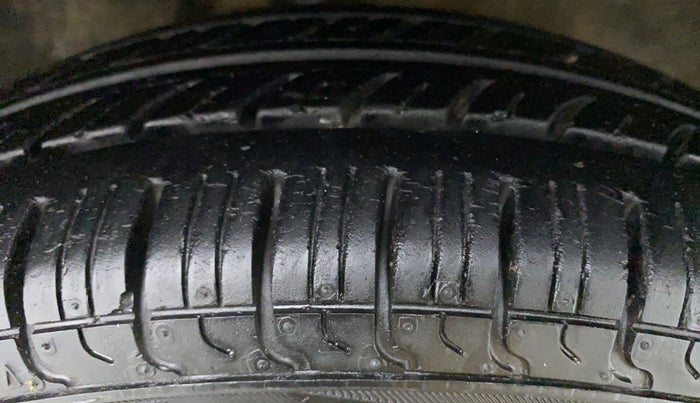 2016 Maruti Alto 800 VXI, Petrol, Manual, 23,751 km, Right Front Tyre Tread